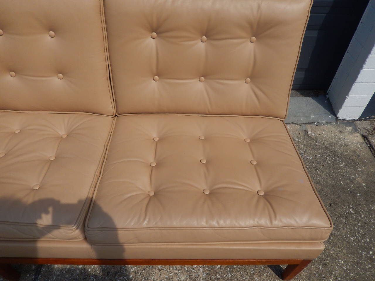 Superb armless three cushion sofa by Knoll Associates, dating the late 1960s. Six leg frame with six tufted leather cushions. Very good overall condition.

Knoll label still present, as seen in photographs. Very minor wear to leather, including a