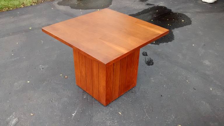 Large and elegant pair of Lane end tables, dating to the late 1960s.

Just refinished to its original color and finish specifications.

Rendered in walnut veneers and solids, this pair have block style bases with incised lines with black