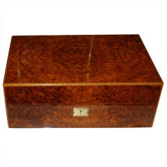 EXCELLENT DAVIDOFF HUMIDOR WITH CIGAR SCISSORS