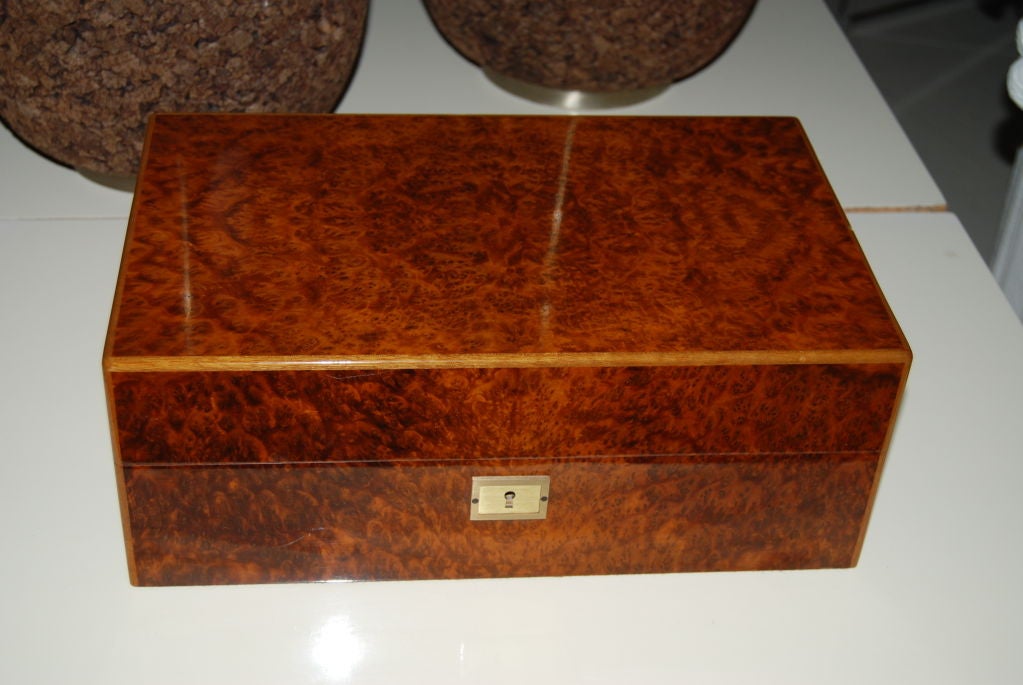 Excellent Davidoff humidor in burl lacquer wood.Complete with original cutting scissors, dividers and original paperwork.Signed by Zino Davidoff in 1982 and inscribed to Jorg Bobsin,world renown author, television and radio producer.A great humidor