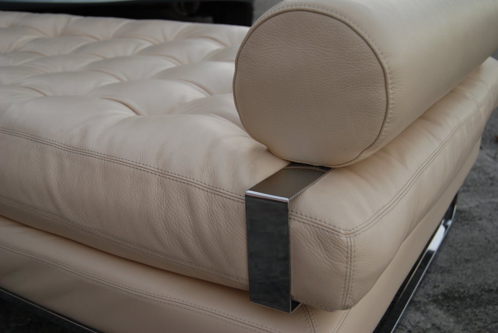 SIMPLISTIC LEATHER AND POLISHED CHROME DAY BED