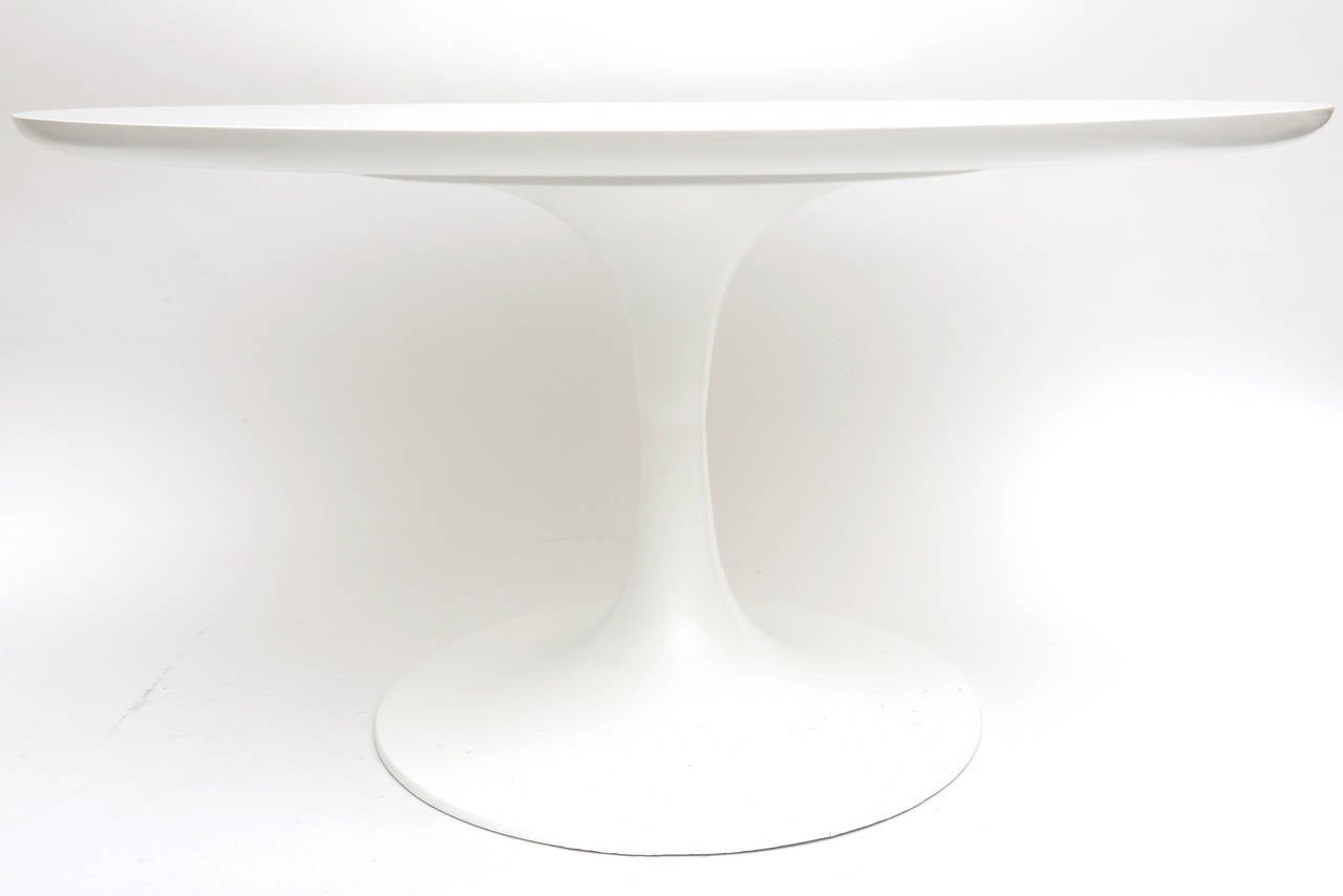 American Vintage Original Eero Saarinen for Knoll Oval Low Side or Cocktail Tulip Table