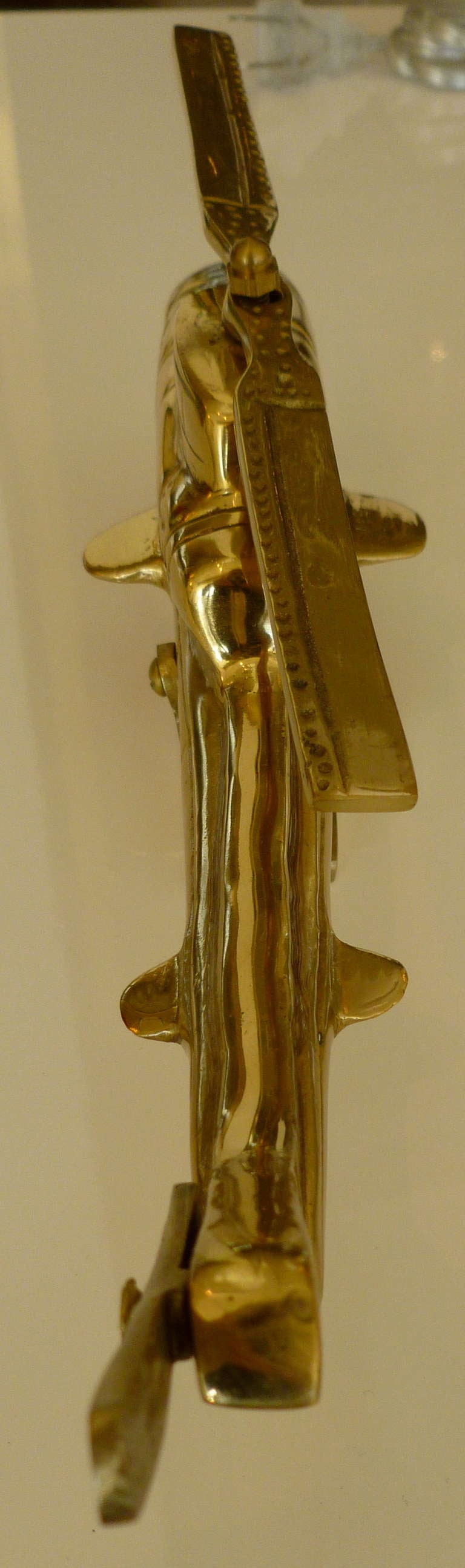 Fabelhafte Hubschrauber-Skulptur aus massivem Messing 1
