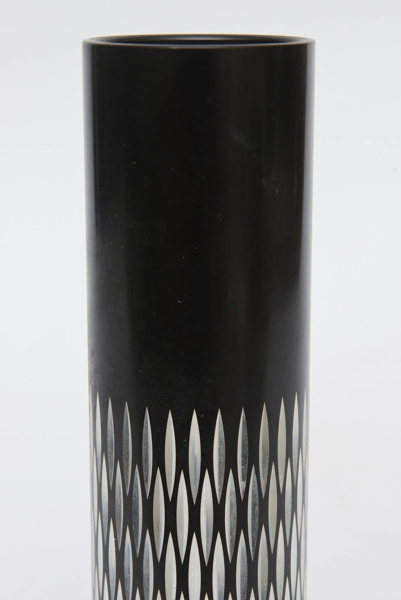 Vase ou porte-plume en métal à motif de diamant Vintage anglais Accessoire de bureau  Bon état - En vente à North Miami, FL