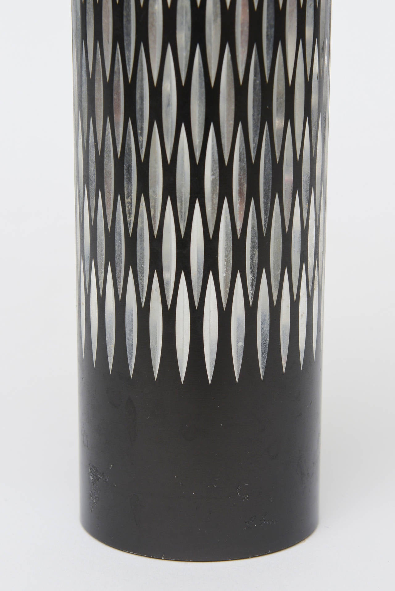 Vintage English Metal Diamond Patterned Vase or Pen Holder Desk Accessory  For Sale 2