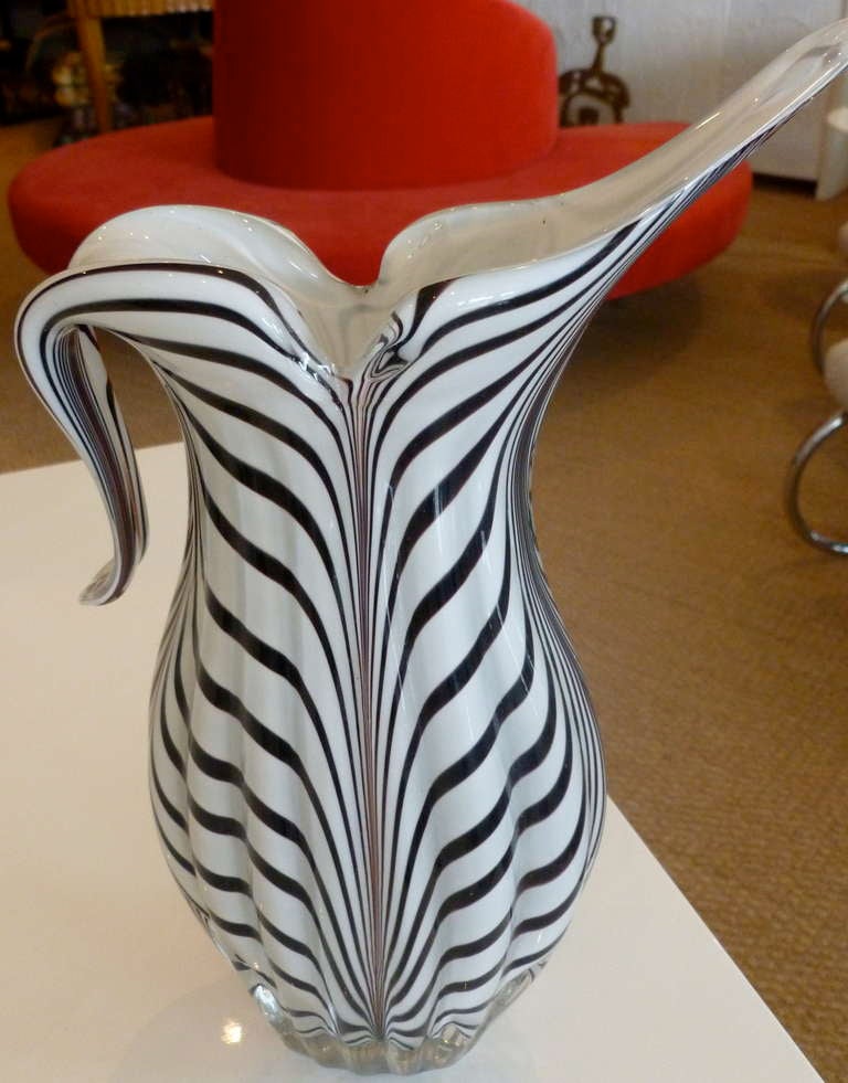 Mid-20th Century Italian Murano Salviatti Glass Sommerso Vase