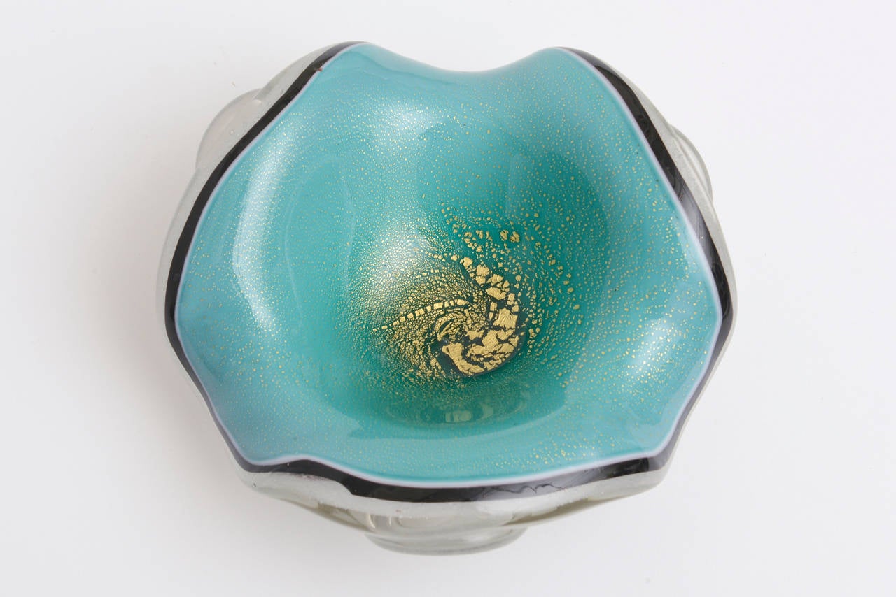Milieu du XXe siècle Seguso Vetri D' Arte Murano Cased Pulegoso Turquoise, White Glass Bowl Vintage en vente