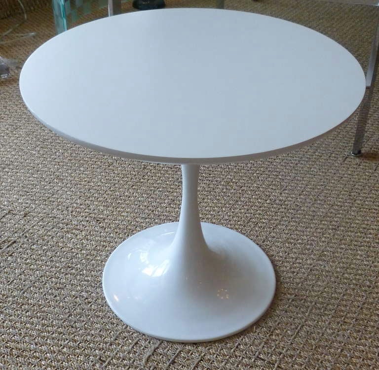 Knoll - Petite table d'appoint Saarienen Tulip