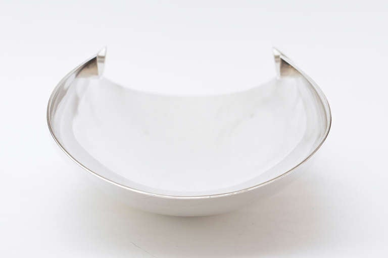 20th Century Stunning Italian Signed Lino Sabattini Silver-PlateMonumental Centerpiece Bowl