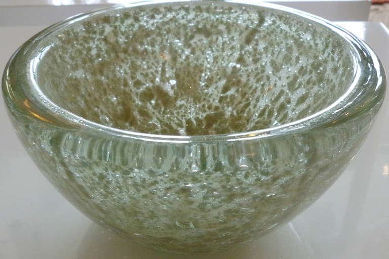 The silver and gold foils are abundant throughout this very special, rare and beautiful perfect bowl by the italian artistry of Barovier e Toso
It is a sea green with gold and silver foil inclusions... and it glistens and sparkles with the play of