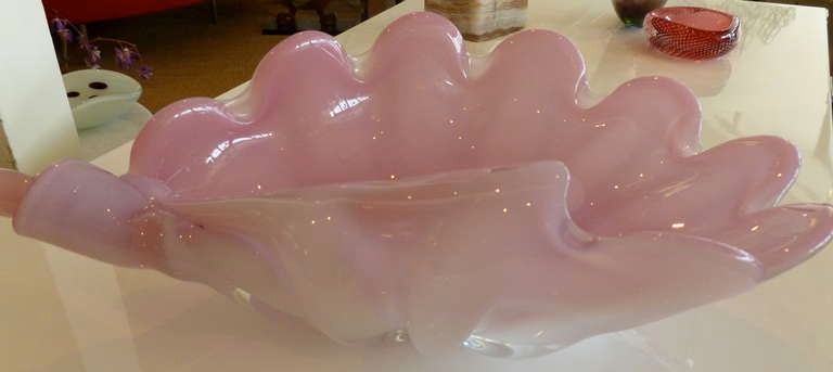Murano Opalalescent Pink Monumental Shell Glass Bowl In Good Condition In North Miami, FL