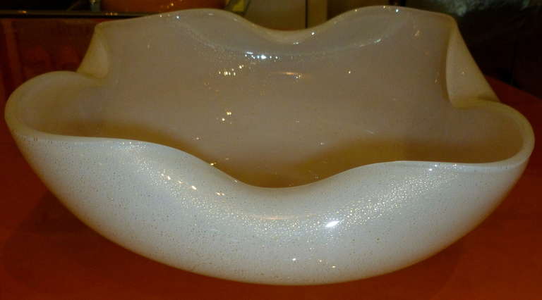 Special Italian Seguso Murano  Glass Folded Bowl/Centerpiece In Good Condition In North Miami, FL