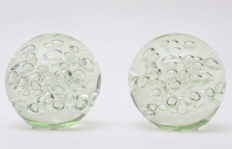 Pair of Italian Murano Clear Glass Controlled Bubbles Spheres/Balls Sculptures 4