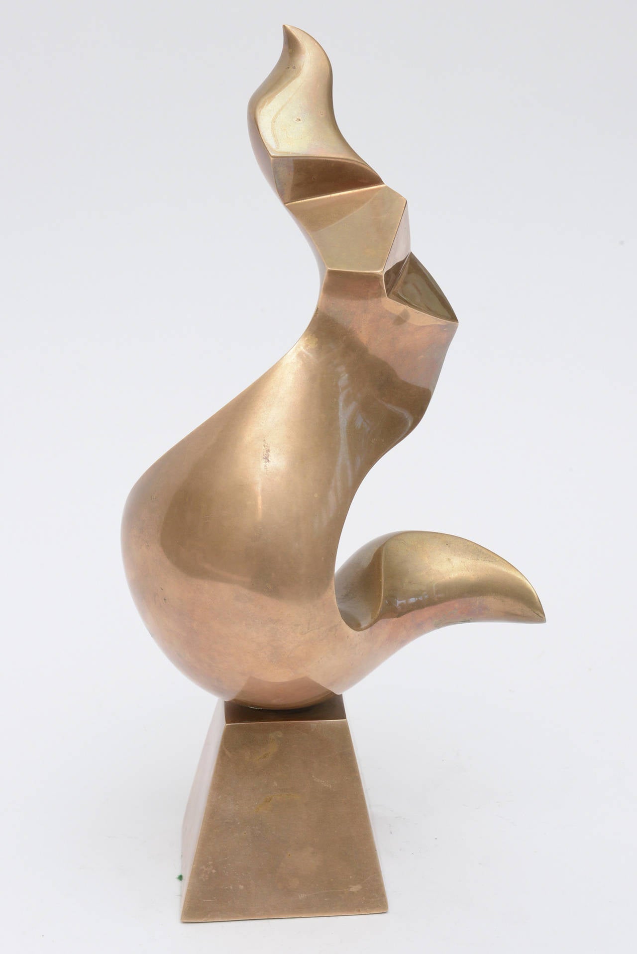 This sensual and amazing small edition bronze sculpture is by the noted and prolific Canadian sculptor: Antonio Grediaga Kieff. It is abstract and changes forms with every angle turn. It is 7/9 as the edition size. It is fabulous! From the 1980s.