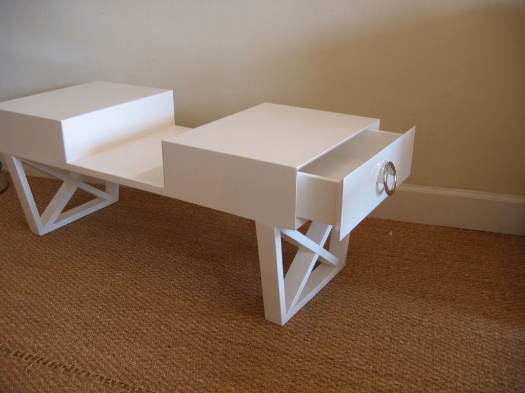 Mid-Century Modern X-Frame White Lacquered Wood and Nickel Silver Cocktail Table In Good Condition For Sale In North Miami, FL