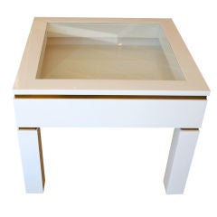 White Lacquered CASA BELLA Lighted Object Display Table