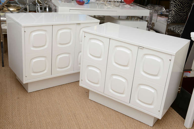 Modern  White Lacquered over Wood Sculptural Night Stands or End Tables Vintage