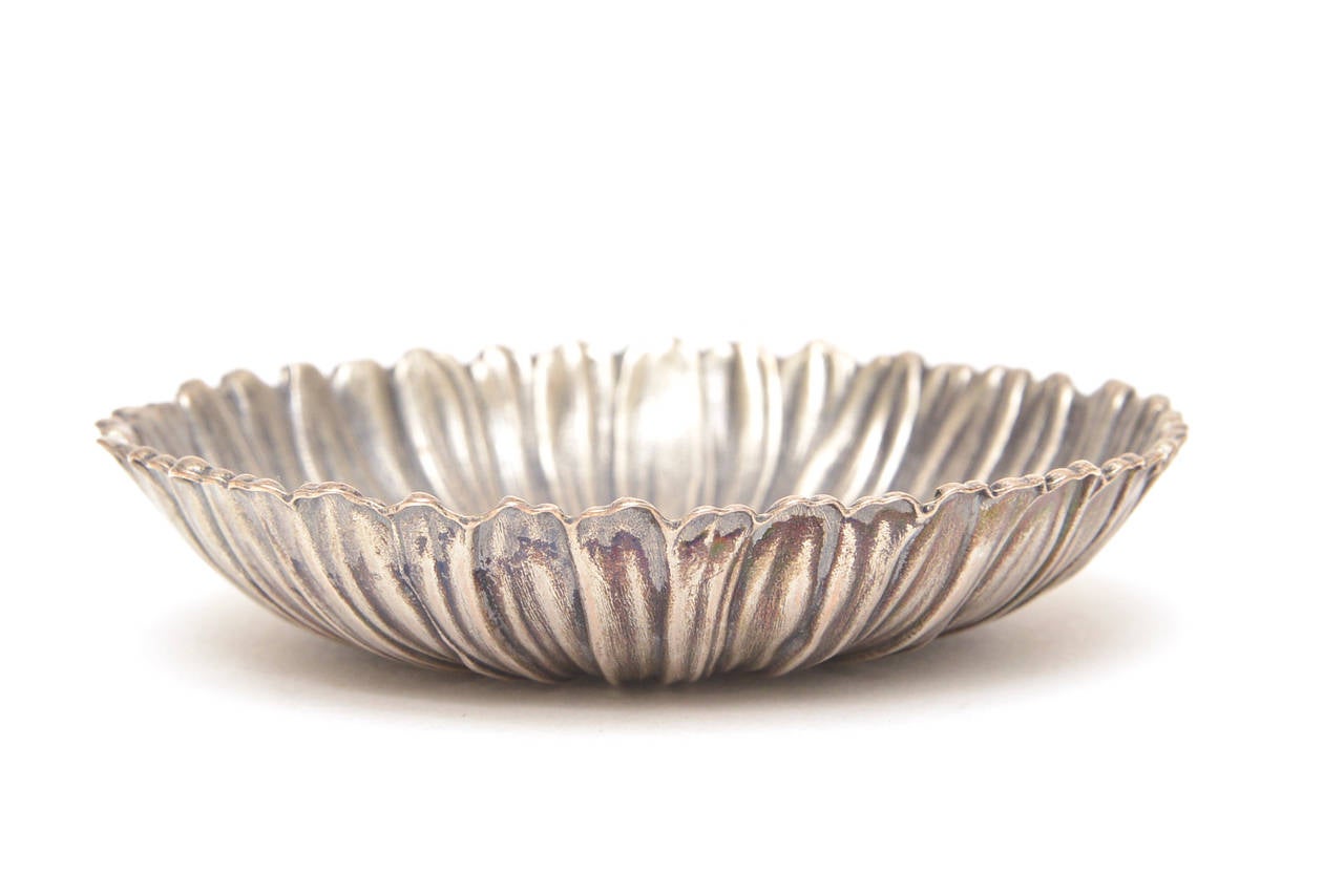 Italian Buccellati Small Sterling Silver Flower Ring Bowl or Dish In Excellent Condition In North Miami, FL