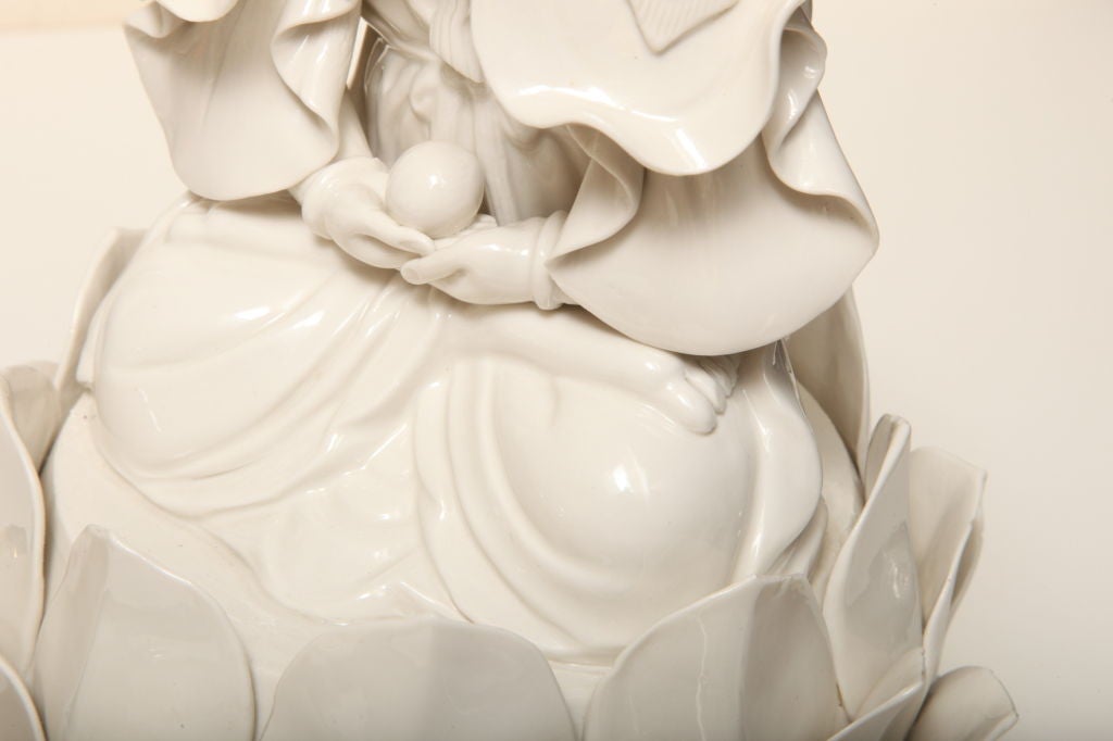 Stunning Porcelain Kuan Yin Goddess Of Compassion Statue 1