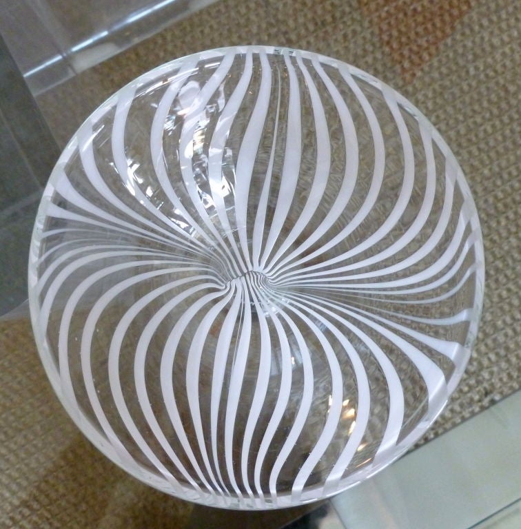 Swedish Glass Optical Swirled Bowl Barware (Moderne der Mitte des Jahrhunderts) im Angebot
