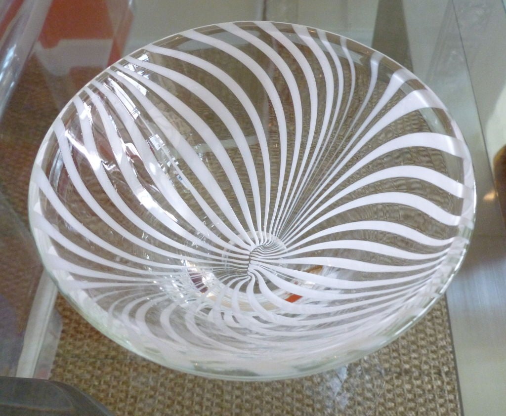 Swedish Glass Optical Swirled Bowl Barware (Schwedisch) im Angebot