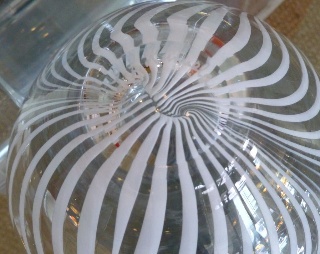 Swedish Glass Optical Swirled Bowl Barware im Zustand „Gut“ im Angebot in North Miami, FL