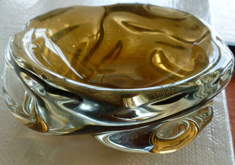 The richness of these bowls and thickness of the glass along with the colors of the  different shades of amber to cognac to gold aventurine make these  luscious glass bowls
elegant and  beautiful. The Murano Italian pair of glass bowls vary