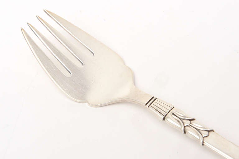 This lovely and hallmarked sterling silver large serving fork has the Danish crown and is signed Frigast, Denmark. It is marked sterling and is Mid-Century Modern. It has good weight to it and is of the acorn pattern. A beautiful addition to your