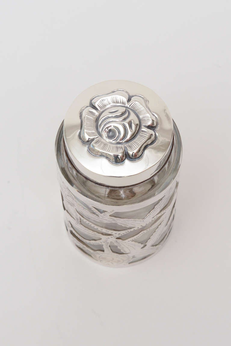 Vasija con tapa de cristal superpuesto de plata de ley Vintage mediados del siglo XX en venta