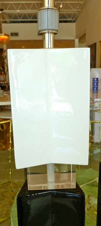 One Black and White Plaster of Paris and Lucite Lamp In Excellent Condition In North Miami, FL