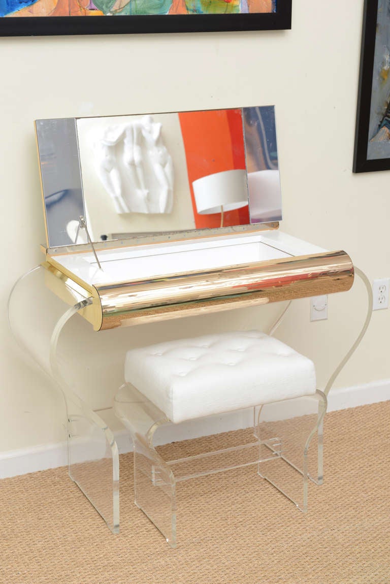 Lucite and Mirrored Vanity with Upholstered Bench In Good Condition In North Miami, FL