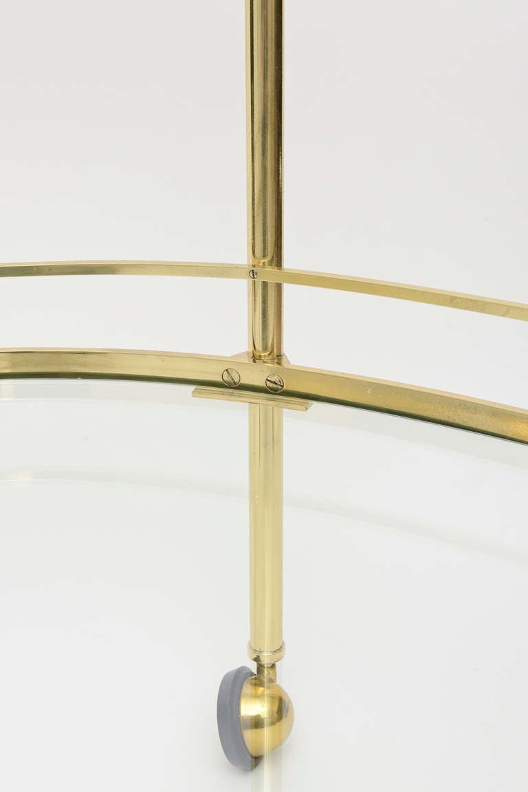 Mid Century Modern Two-Tiered Brass & Glass Oval Bar/ Serving Cart/ Trolley In Excellent Condition In North Miami, FL