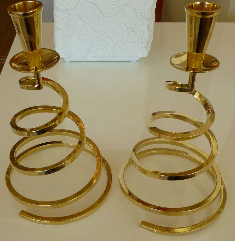 Beautiful Pair of Spiral Polished Brass Candlesticks / SATURDAY SALE In Excellent Condition In North Miami, FL