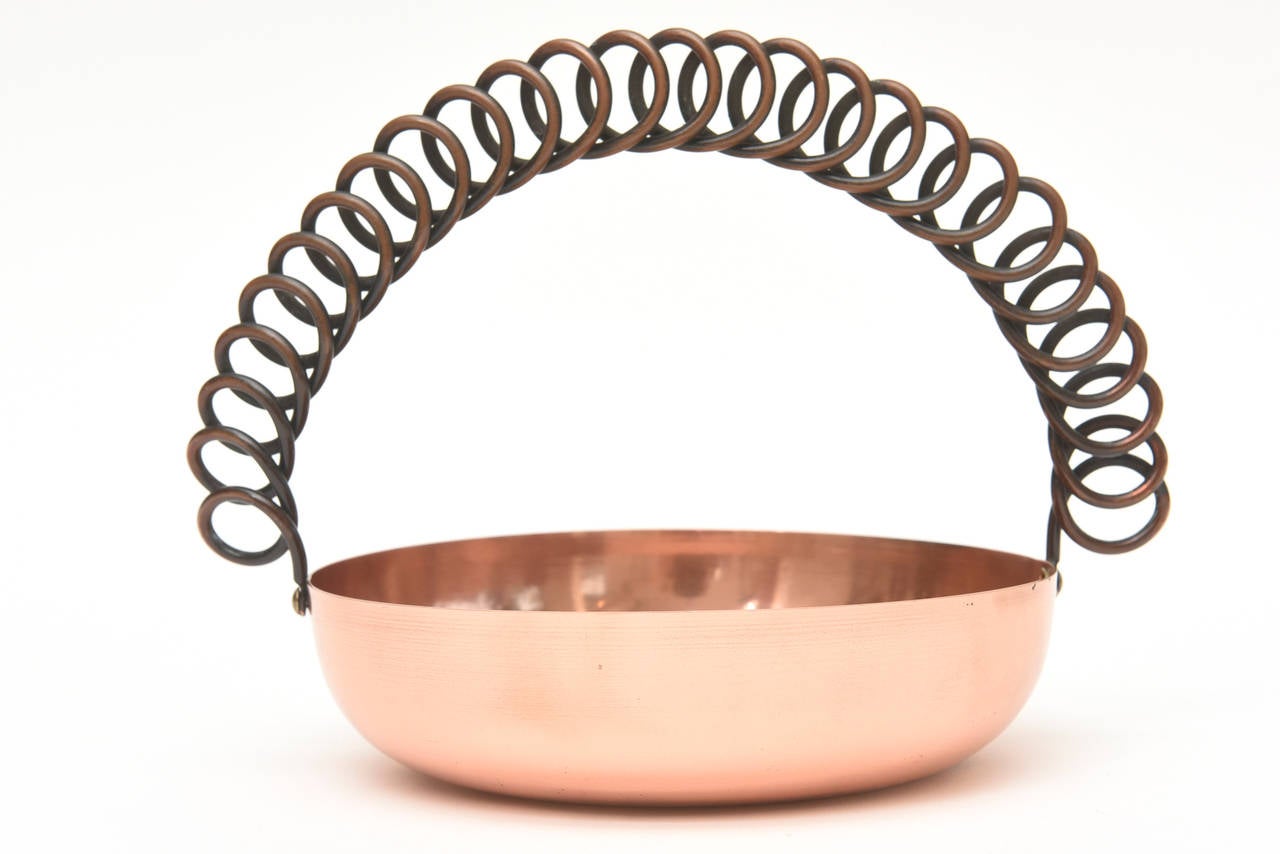 Signed Rebajes Mexican Polished Copper and Looped Metal Sculptural Bowl In Excellent Condition In North Miami, FL