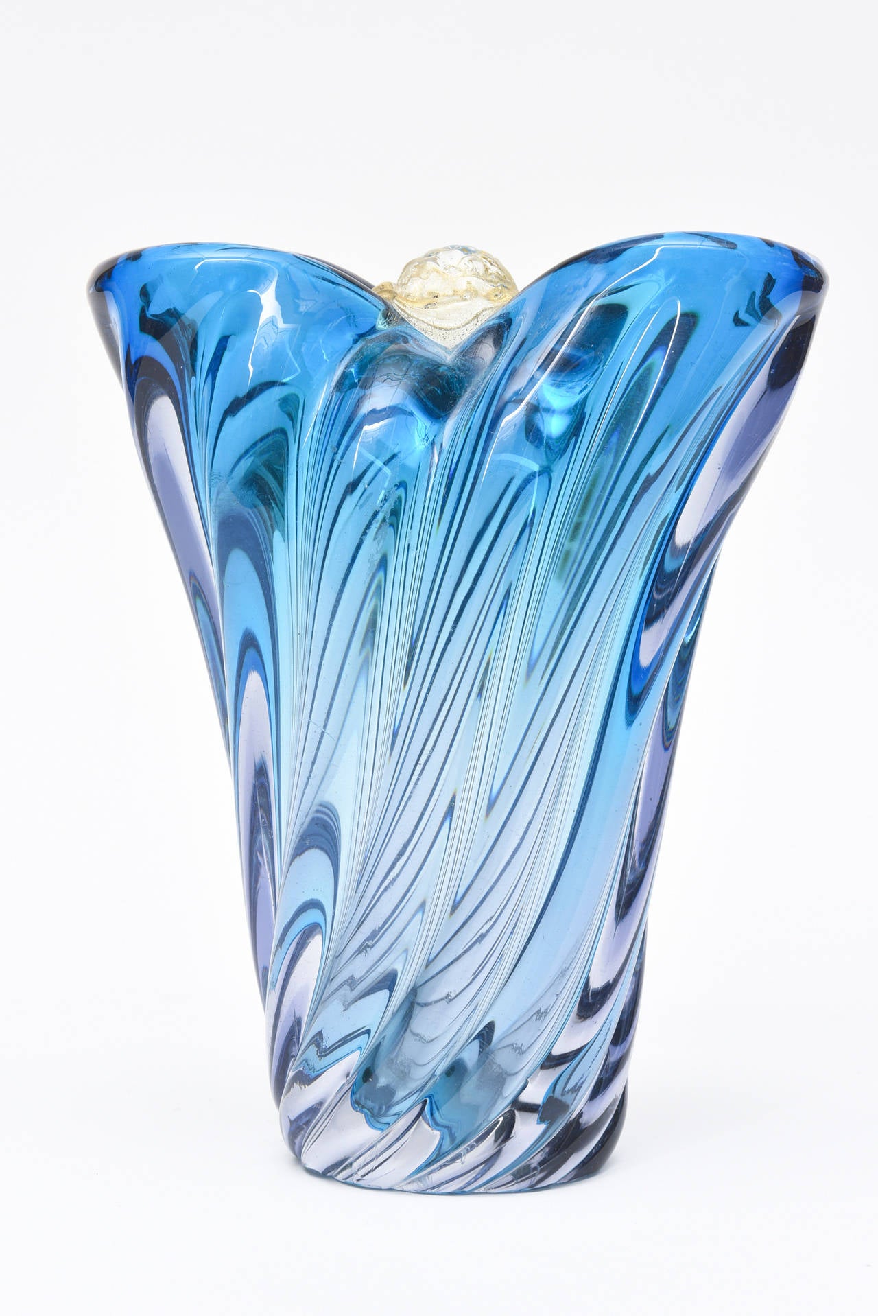 The luscious sapphire blue color of this period  signed Archimede Seguso Italian Murano 
Vase/Vessel has  a beautiful cluster of gold aventurine glass on top.
It has great weight to it and the swirls of the glass create an optical look.

There