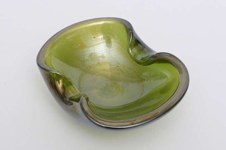 Murano Seguso Gold Iridescent Aventurine Glass Bowl Mid-Century Modern In Good Condition In North Miami, FL