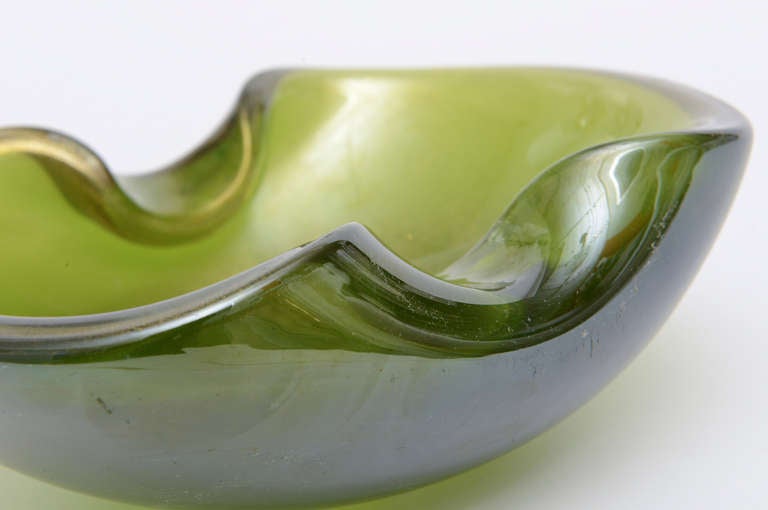 Mid-20th Century Murano Seguso Gold Iridescent Aventurine Glass Bowl Mid-Century Modern