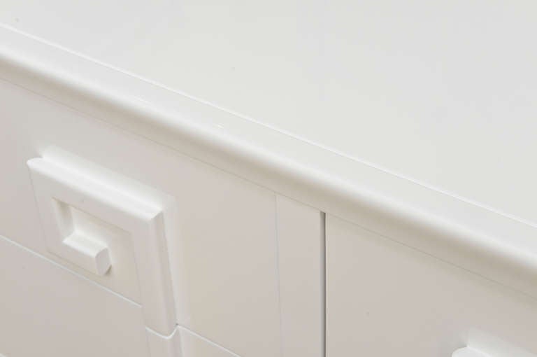 Mid-20th Century Kittinger Style White Lacquered Wood Greek Key Dresser