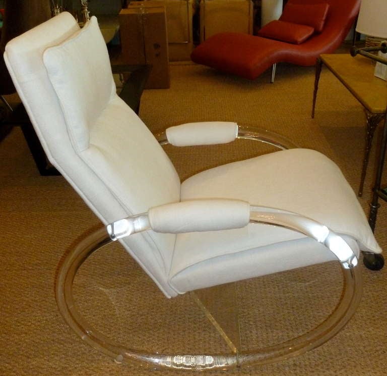 Chic, contemporary and hip lucite rocker by Charles Hollis Jones
has been newly upholstered in a white cotton/linen weave fabric.
It is extremely comfortable to sit.... with padded arms as the way t was intended... Timeless!!!
Very Good