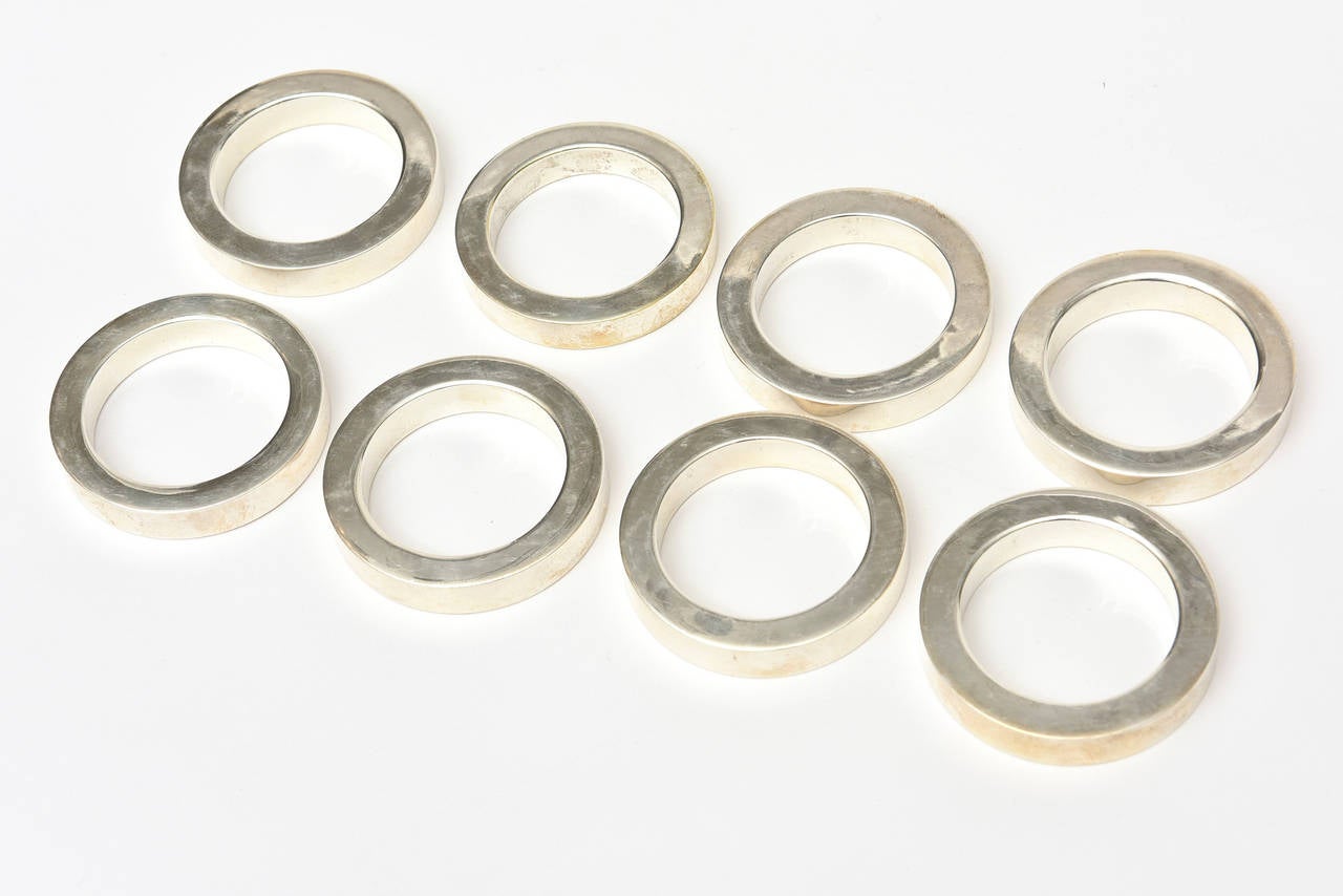 Set of Eight Circular Modernist Vintage Silver-Plate Napkin Rings In Excellent Condition In North Miami, FL