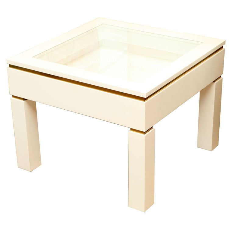 White Lacquered Casa Bella Lighted Object Display Table For Sale