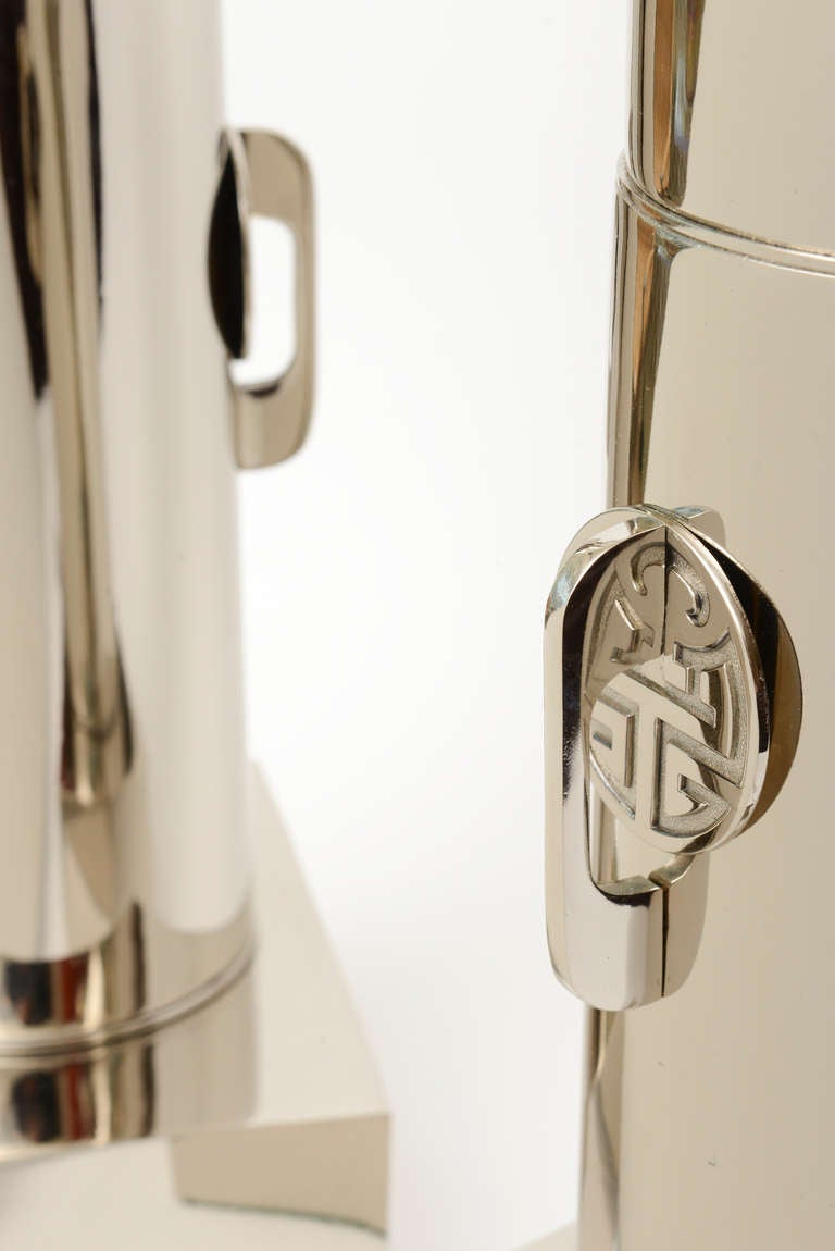 James Mont-Stil Modernistische Nickel-Silber-Lampen, Paar (Messing) im Angebot