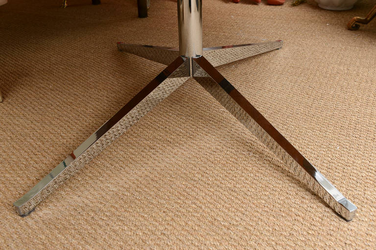 Mid-Century Modern Florence Knoll Rosewood and Chromed Steel Oval Dining Table