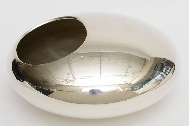 Sculptural Italian Signed Silverplate Modernist Bowl by Mazzucconi In Good Condition In North Miami, FL