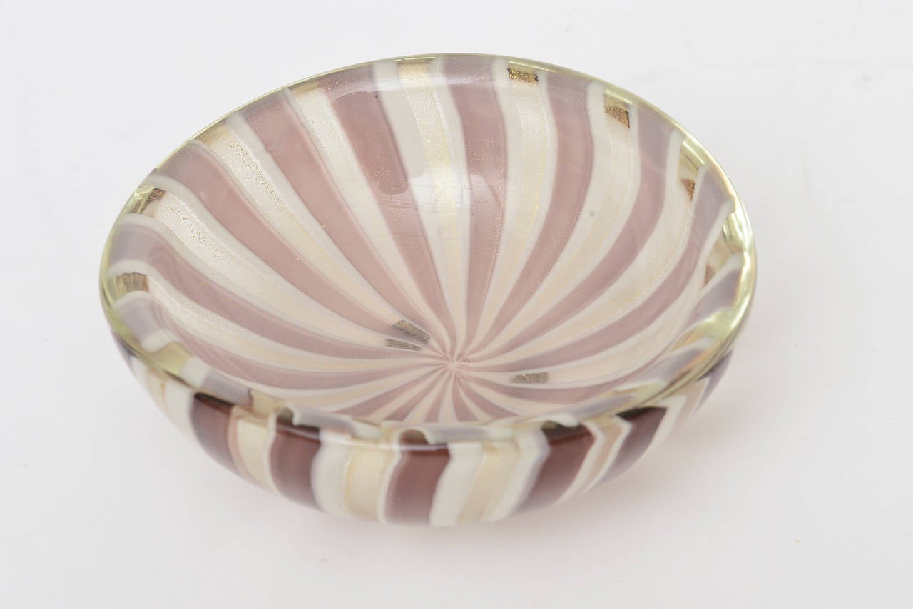 Stunning Italian Murano Archimede Seguso Glass Bowl In Excellent Condition In North Miami, FL
