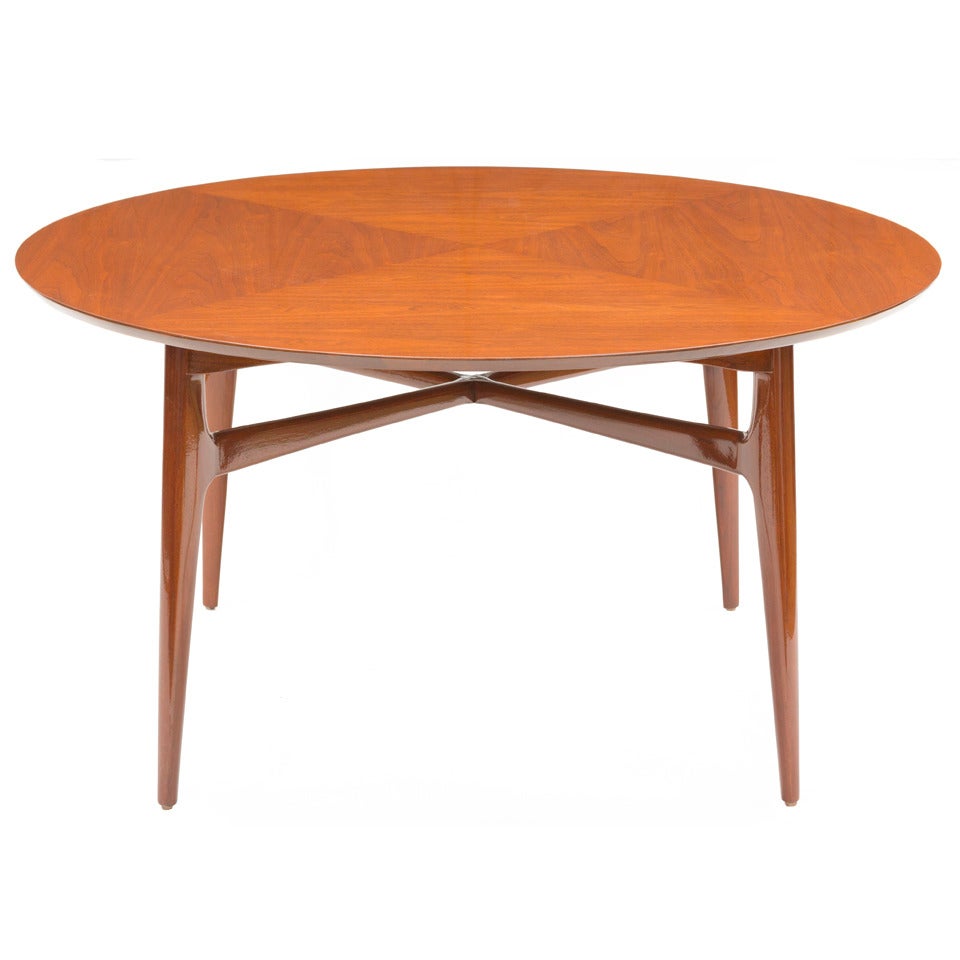 1950's Walnut Round Tea Table For Sale at 1stDibs