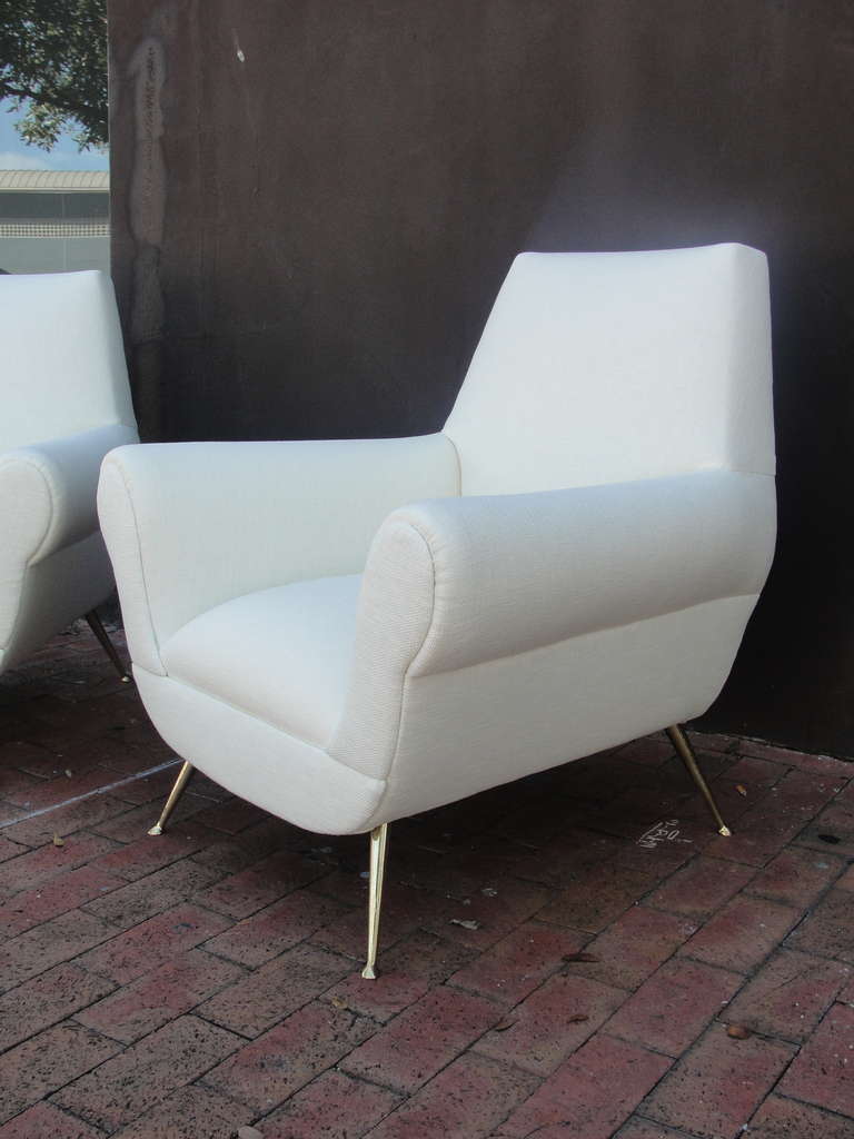 Pair of Vintage Gigi Radice White Linen Armchairs In Excellent Condition For Sale In Miami, FL