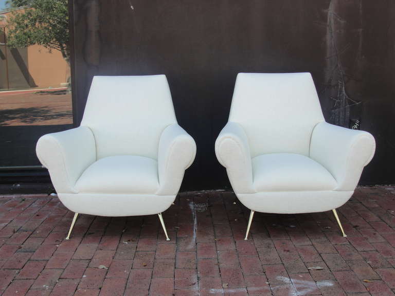 Mid-20th Century Pair of Vintage Gigi Radice White Linen Armchairs For Sale