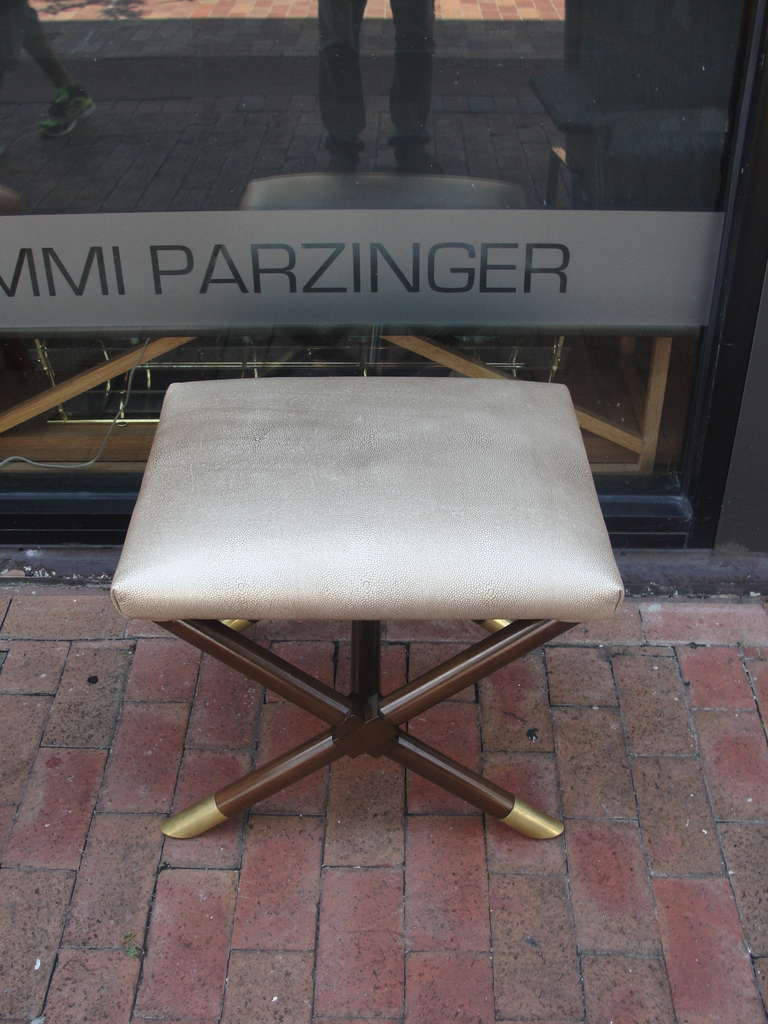 Américain Pouf à base en forme de X en faux cuir de galuchat en vente