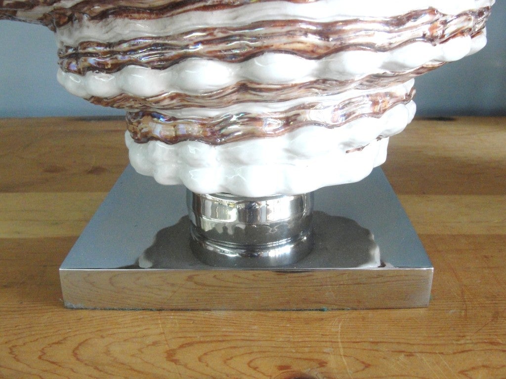Lampe de bureau surdimensionnée en céramique en forme de coquille d'escargot en vente 1
